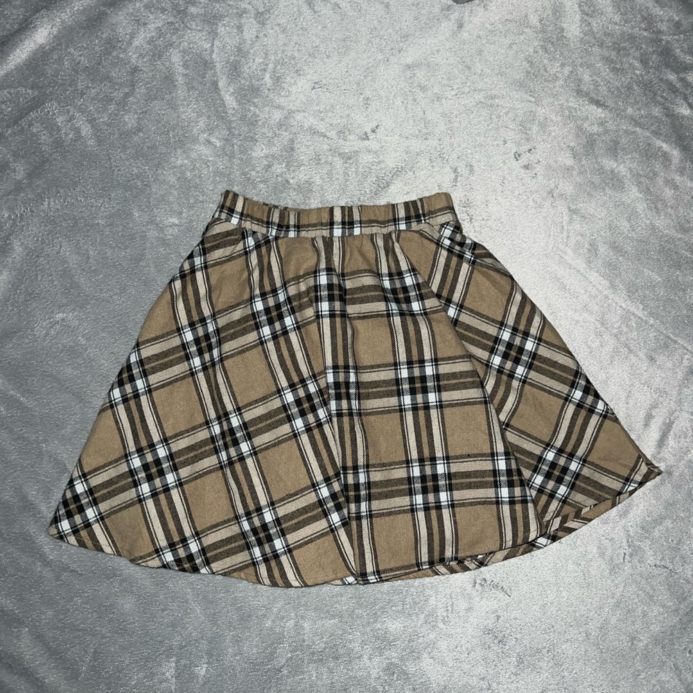 * Tan plaid skirt